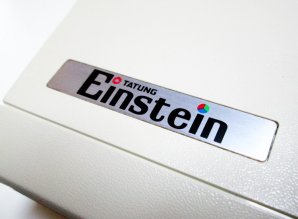 Although initially there was the idea of ​​naming fruit because it was "littered" with computers, the rather verbal Einstein preferred, referring to genius.